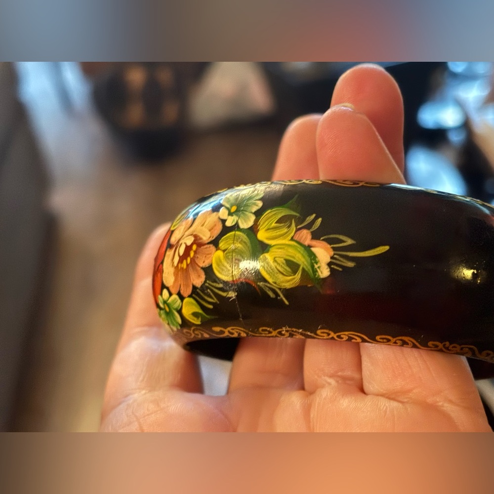 VINTAGE Russian Black Lacquer Floral Painted Bangle Bracelet Small - Picture 16 of 17